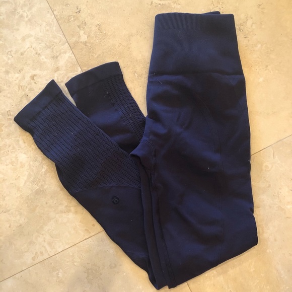 Lululemon flow and go tight - Picture 1 of 4